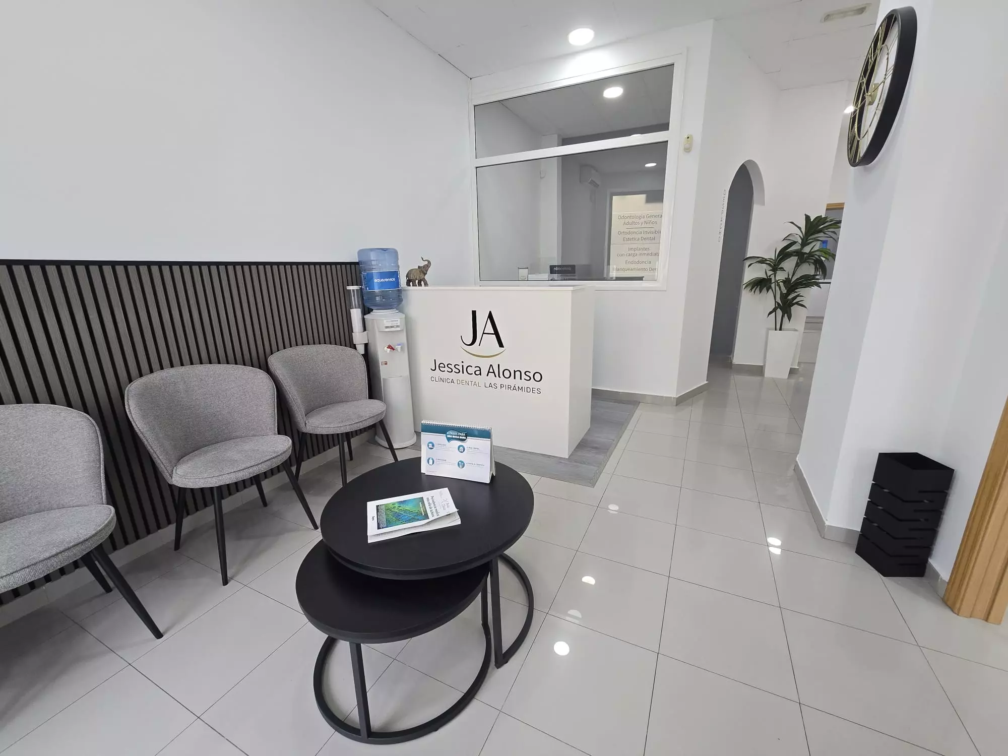 Recepcion de la clinica dental en Malaga